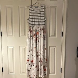 Maxi dress by Simplee. Size M. Washed-never worn. Smoke free home